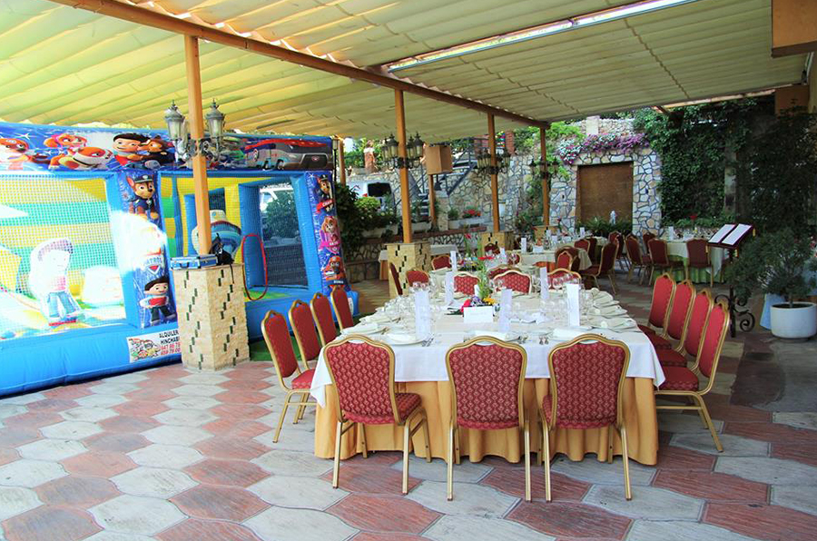 Sala comuniones con hinchables